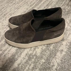 Vince Suede Warren Sneaker, Charcoal, size 9